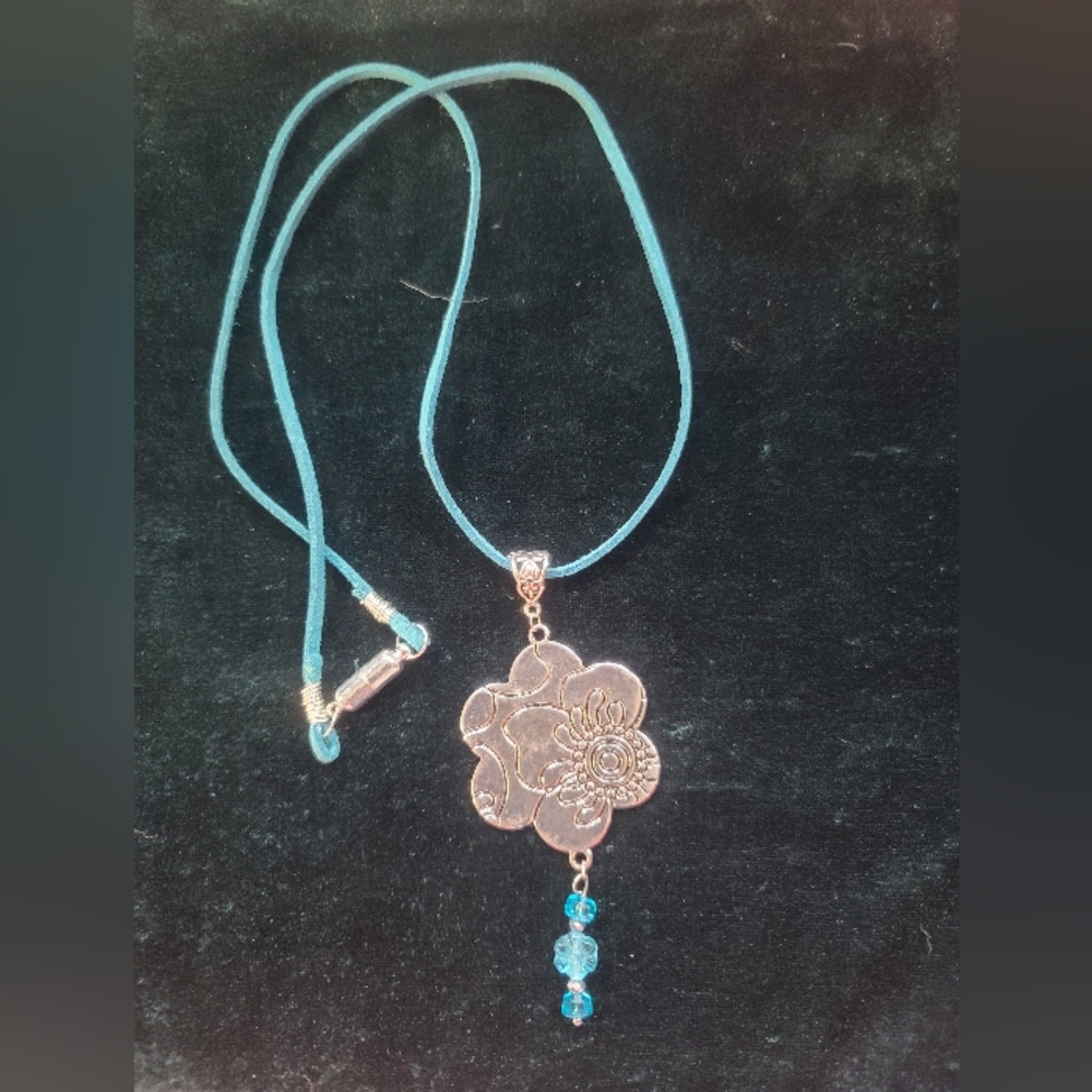 🐰Blue and Silver Floral Necklace with Crystal Flower Drop